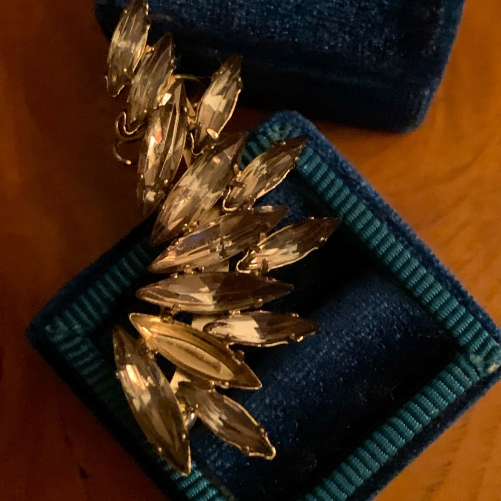 Bejewelled Earcuff